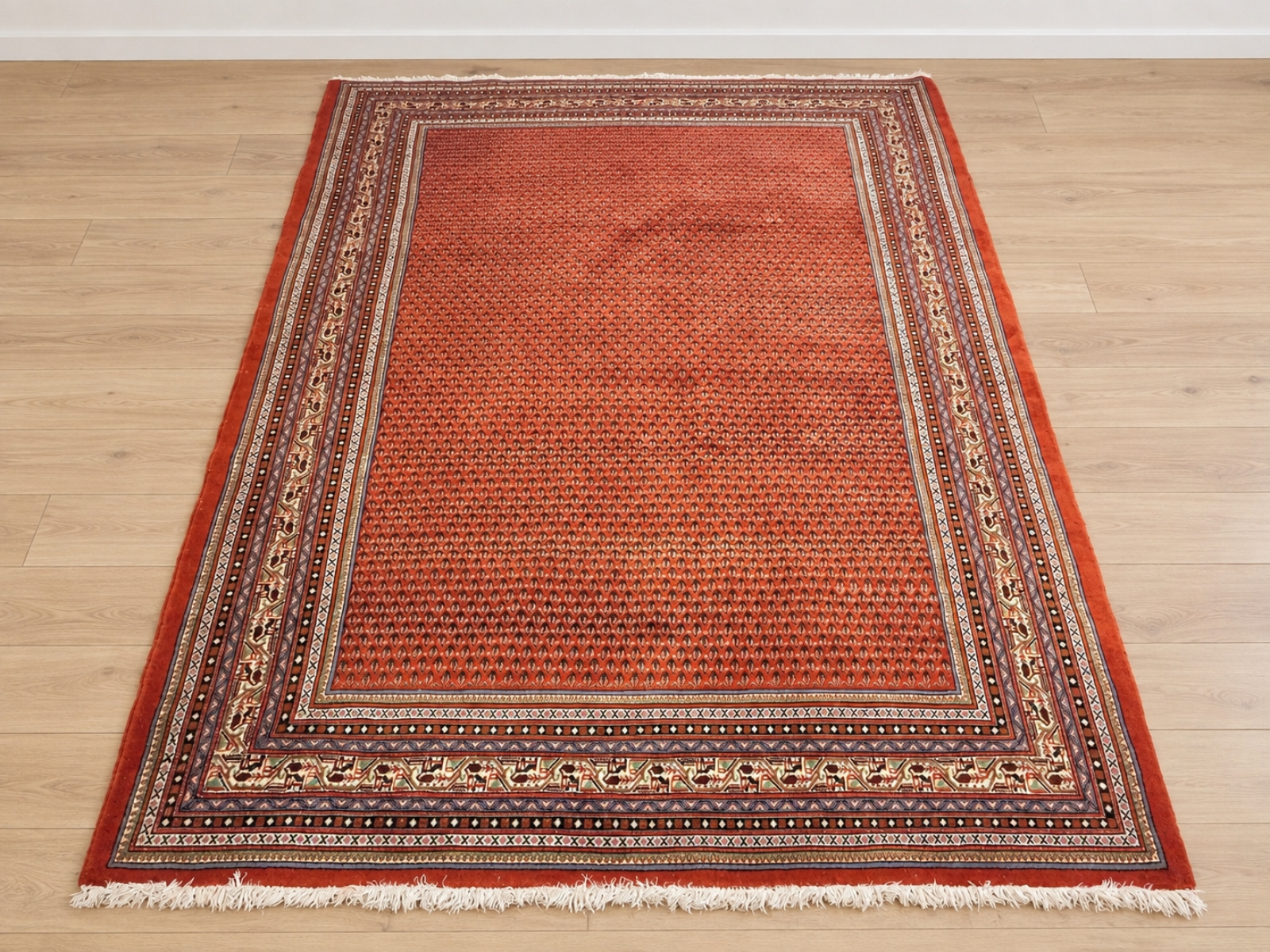 Tappeto decorativo rosso con motivi geometrici 3