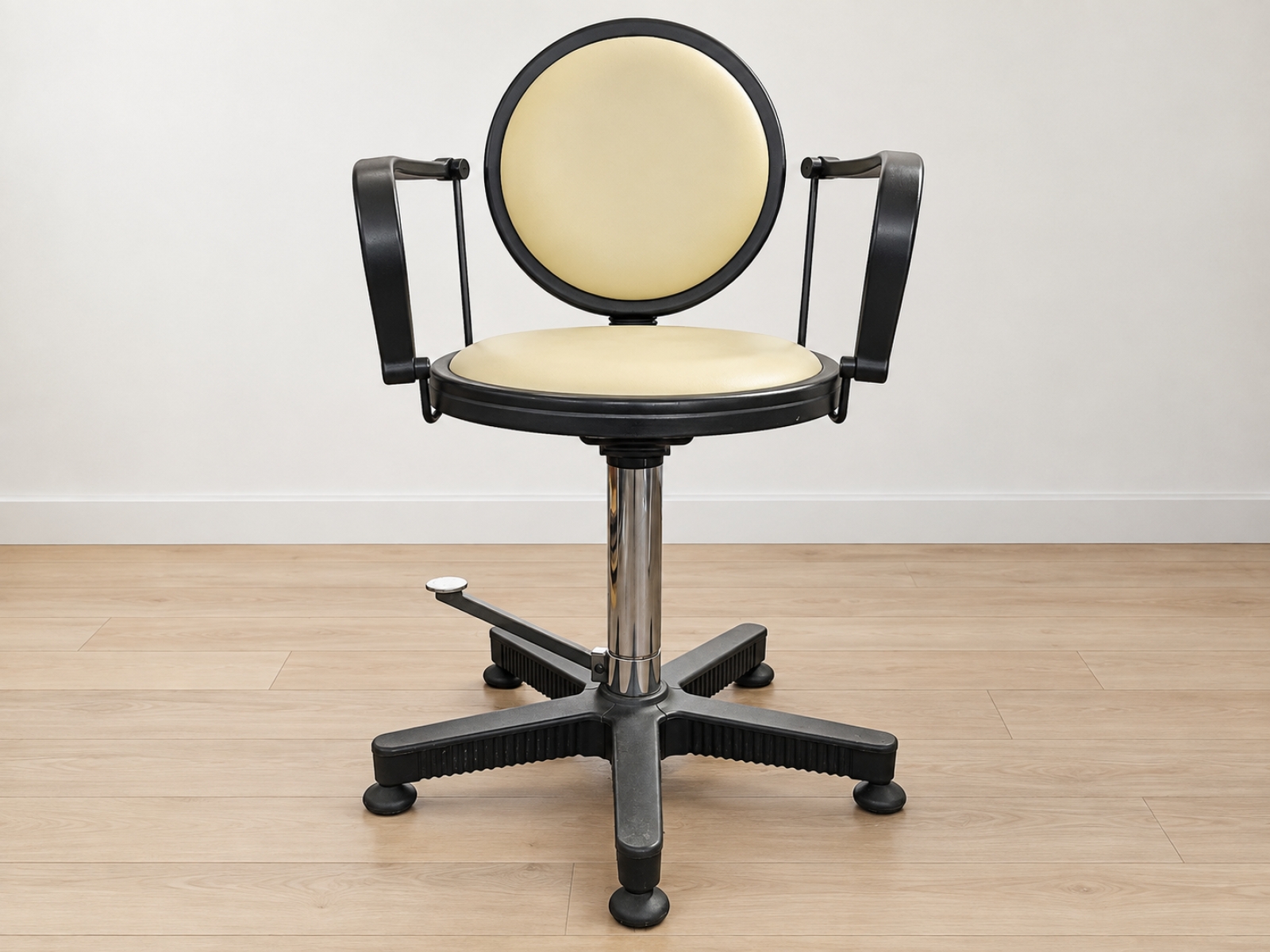 Sedia da barbiere girevole regolabile – crema/nera 2
