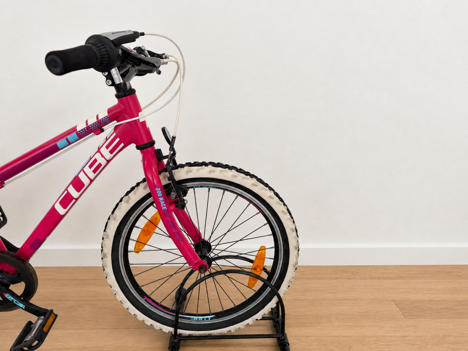 Bicicletta da bambino CUBE rosa e turchese (Nr. 57) 4