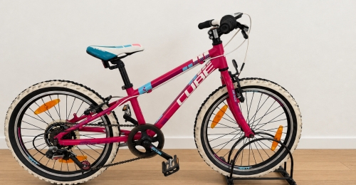 Bicicletta da bambino CUBE rosa e turchese (Nr. 57)