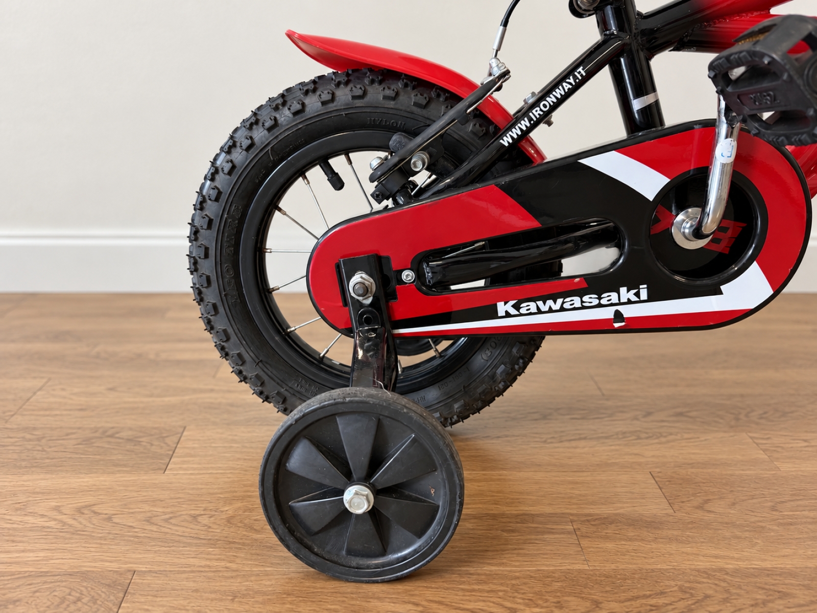 Bicicletta per bambini Kawasaki rossa e nera con rotelle (Nr. 17) 5