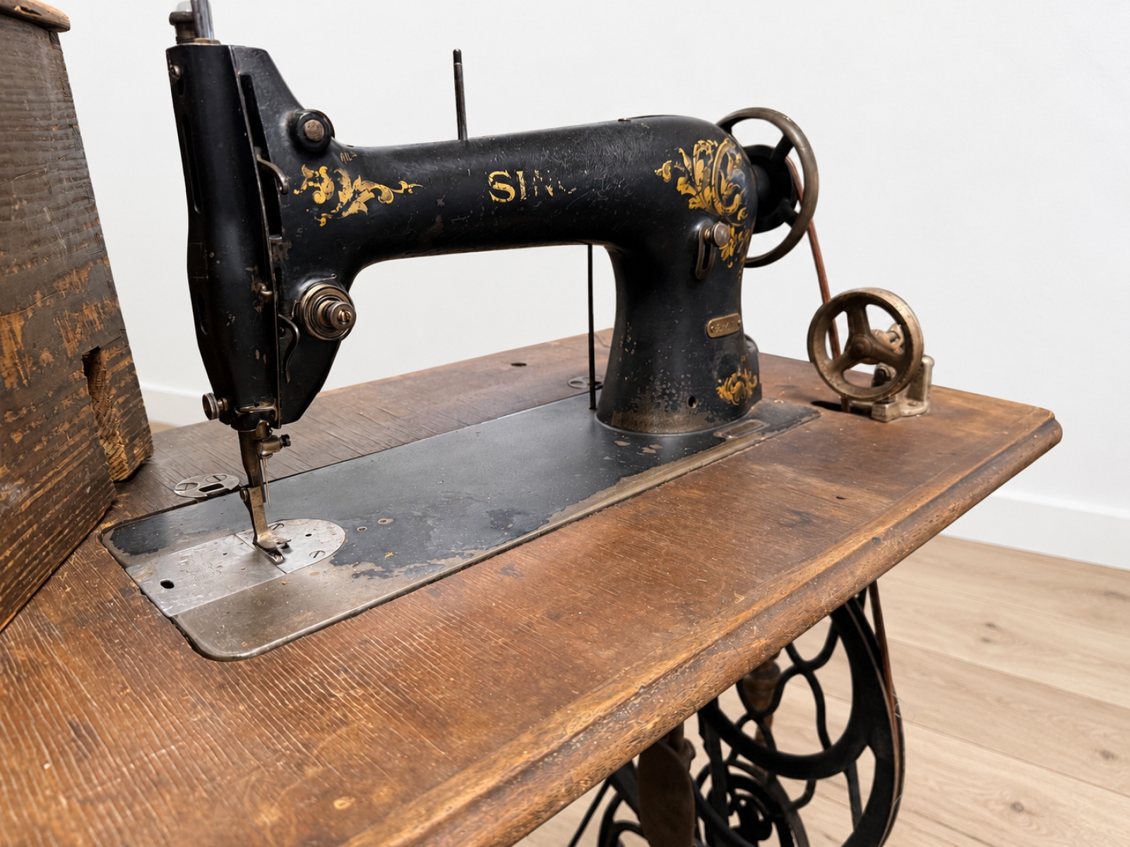 Singer d’epoca a pedale con mobile 2
