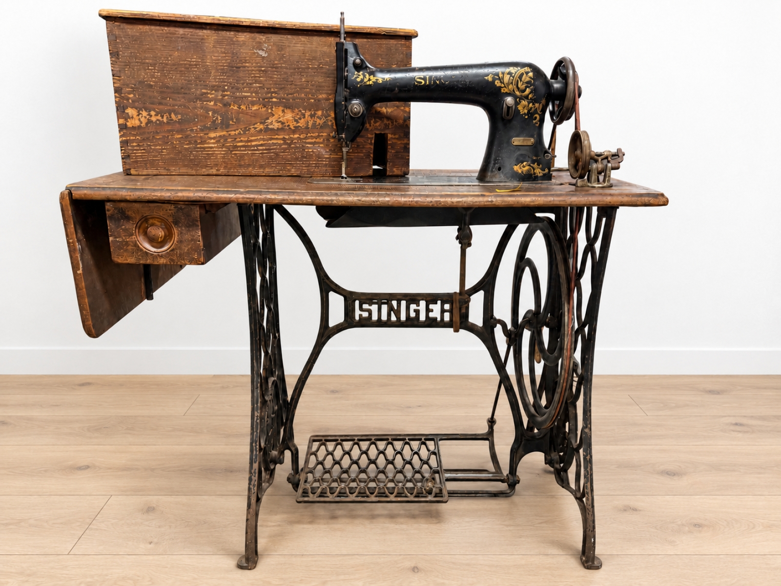 Singer d’epoca a pedale con mobile 5