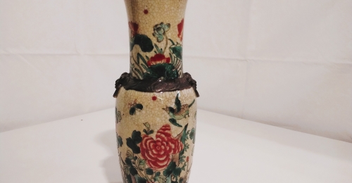 Vaso in porcellana con dipinto a mano. Cina, XIX secolo