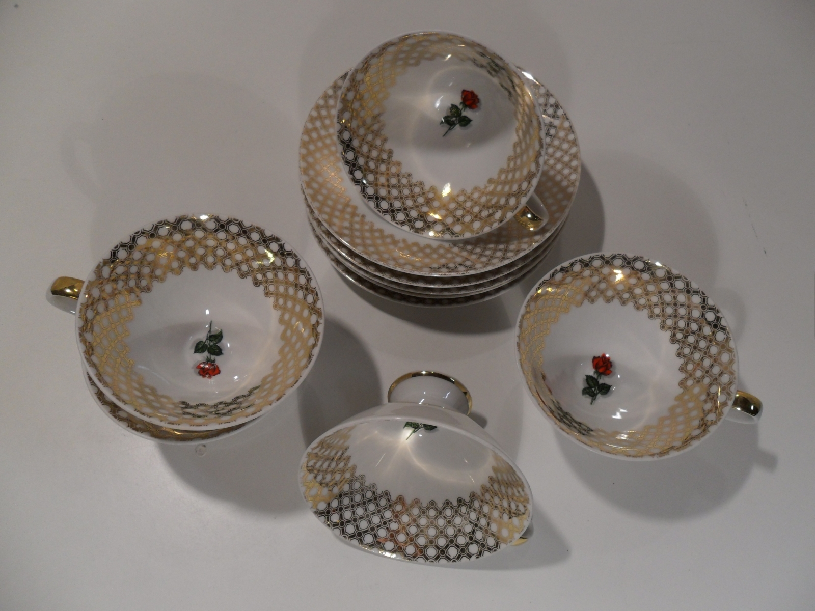 Set di piattini e tazzine da té in ceramica 2