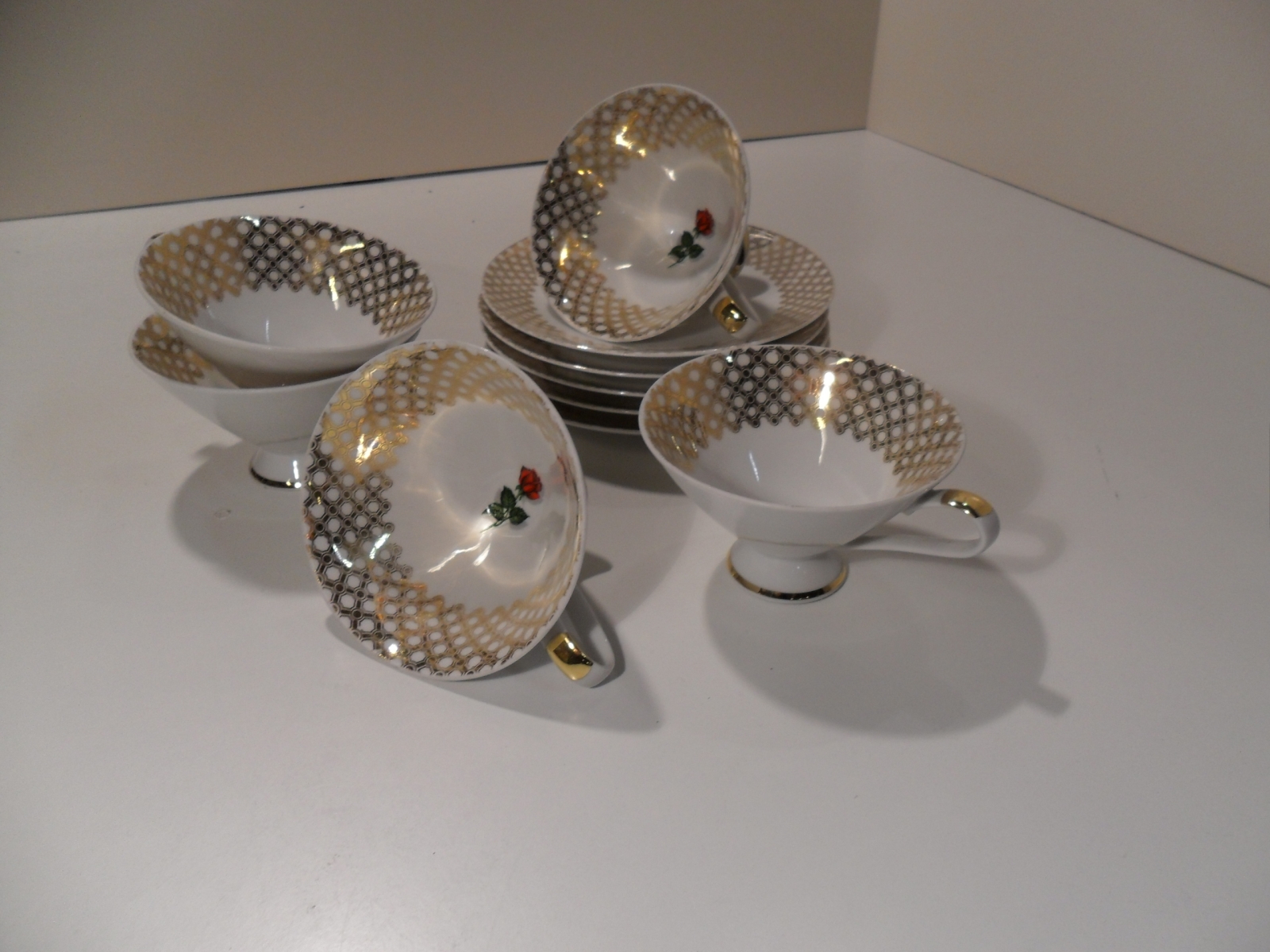 Set di piattini e tazzine da té in ceramica 3