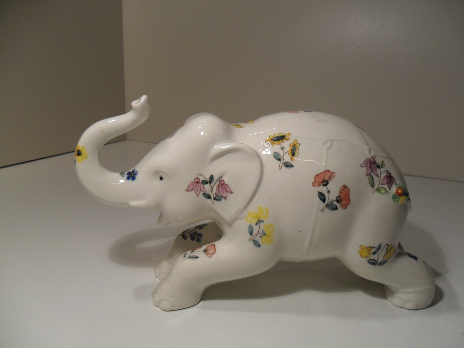 Elefante in ceramica, pitturato a mano in Italia 2