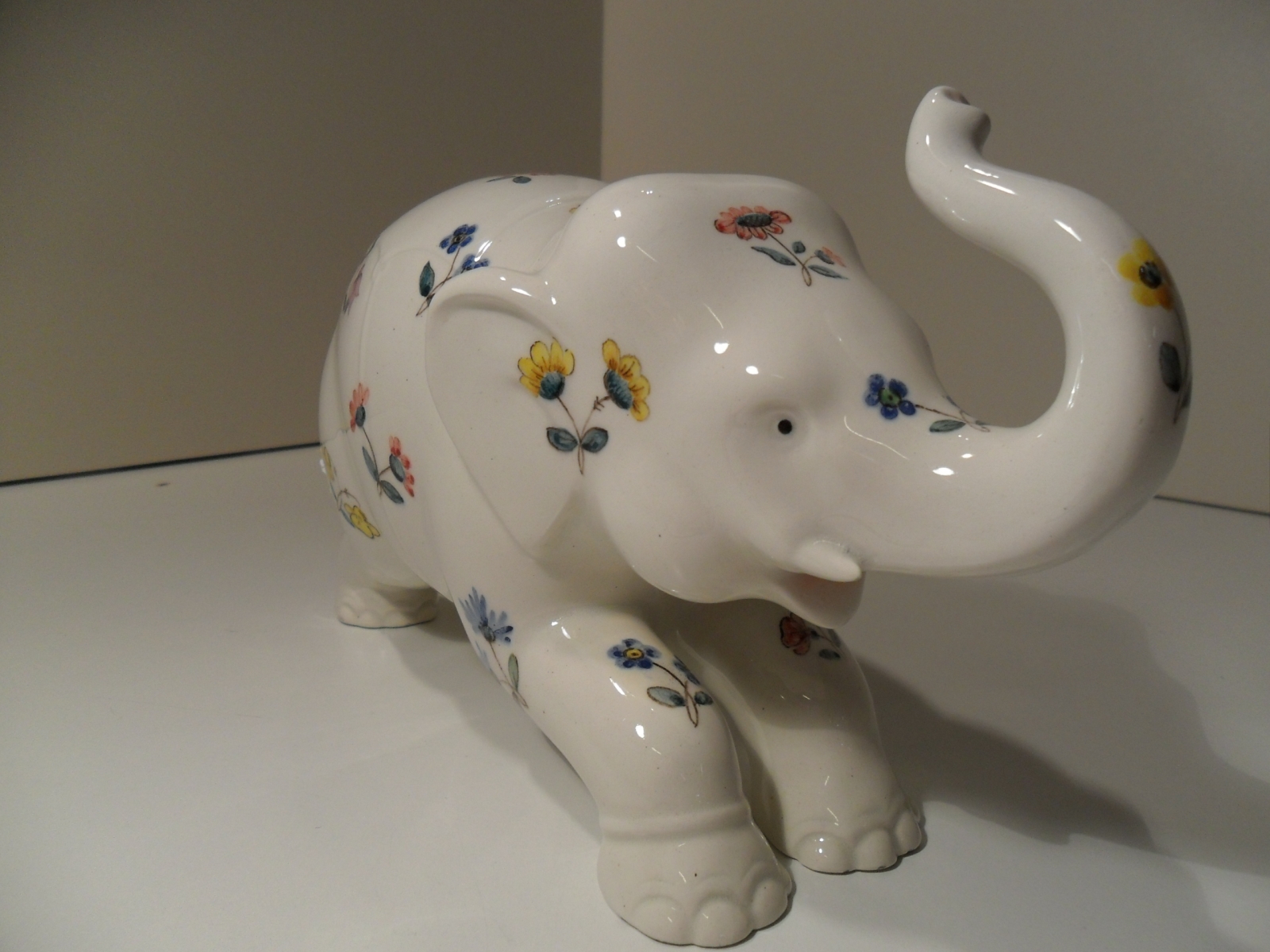 Elefante in ceramica, pitturato a mano in Italia 3