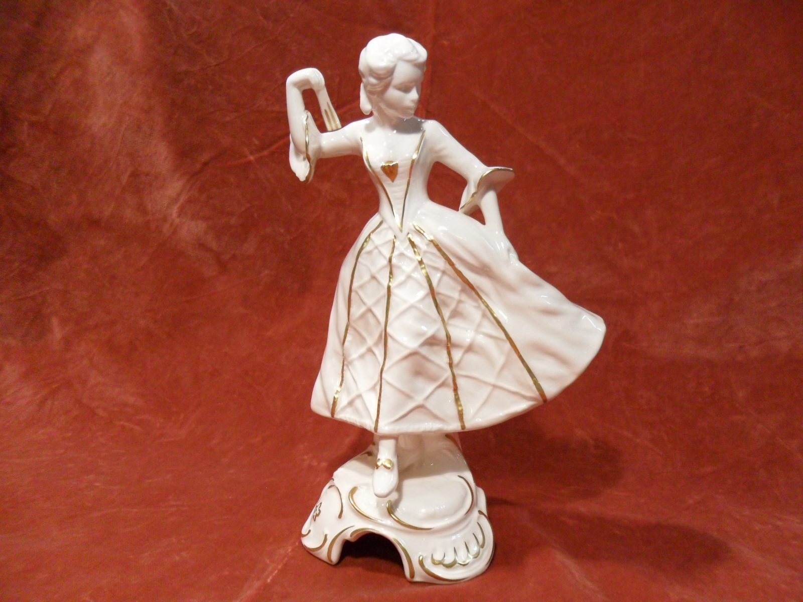 Statuetta in porcellana (dama), marca Goebel 2