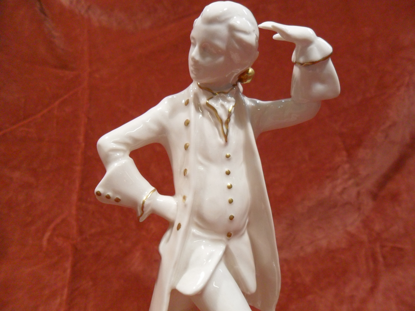 Statuetta in porcellana (uomo), marca Goebel 4